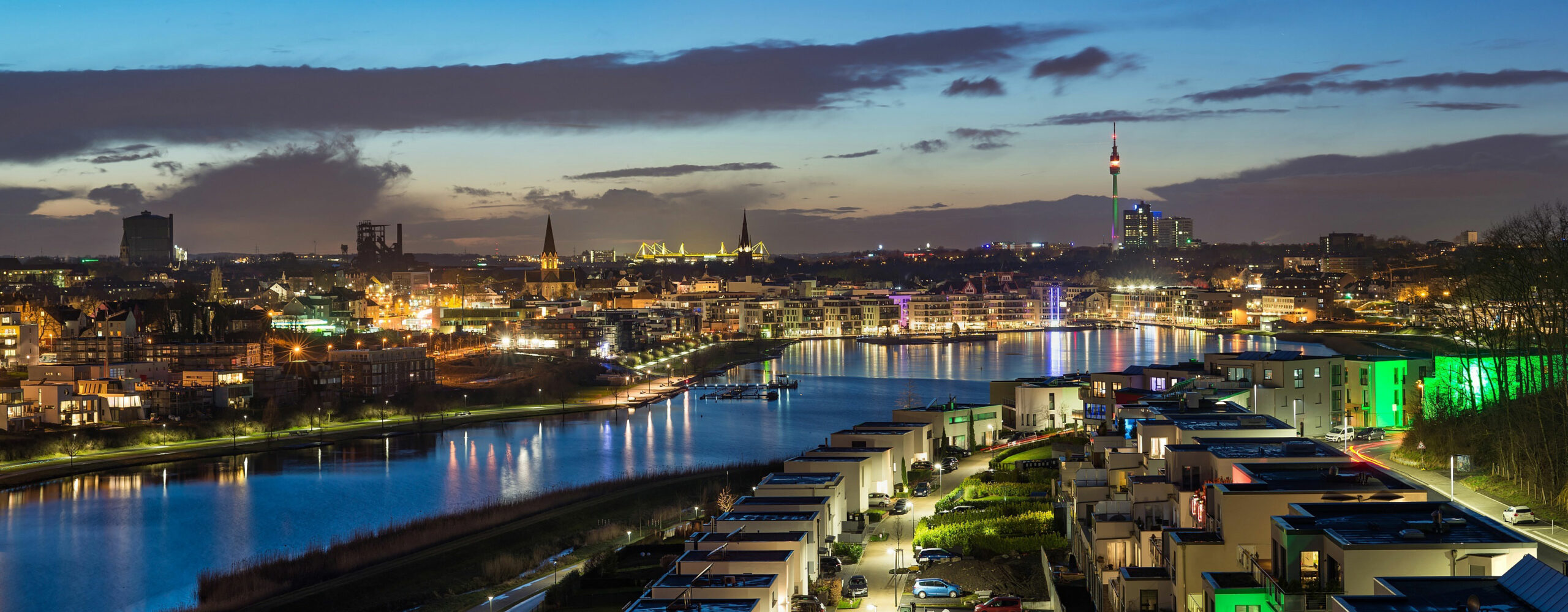 Die Phönix See Skyline überzeugt auch in der Dämmerung